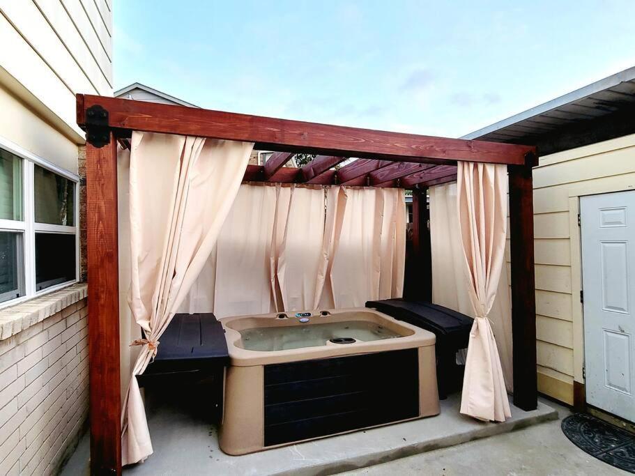 Mpressive Retreat! Villa Grand Prairie Luaran gambar
